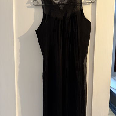 Schwarzes Cocktailkleid