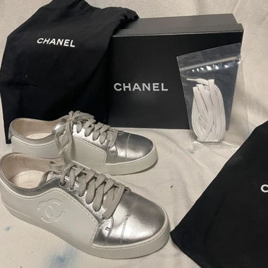 Sneakers Chanel bianche e argentate T37
