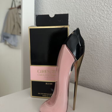 Carolina Herrera blush 