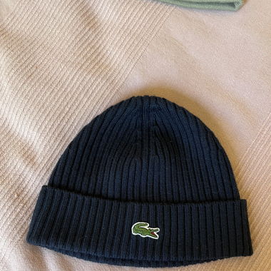 Nouveau Bonnet Lacoste Bleu Marine