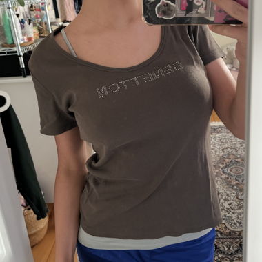 T-shirt Benetton con logo in strass