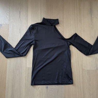 Maglione nero asimmetrico