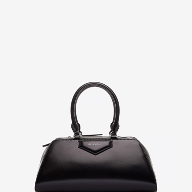 GIVENCHY Handtasche aus glänzendem Leder