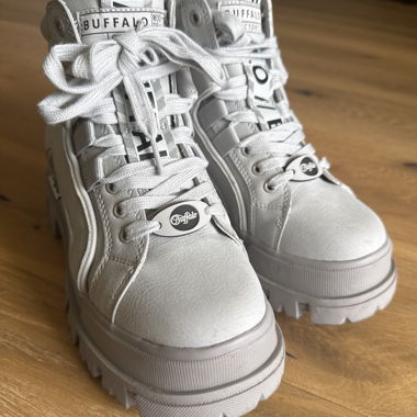 Buffalo Plateau-Sneaker in Grau