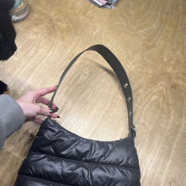 Schultertasche schwarz