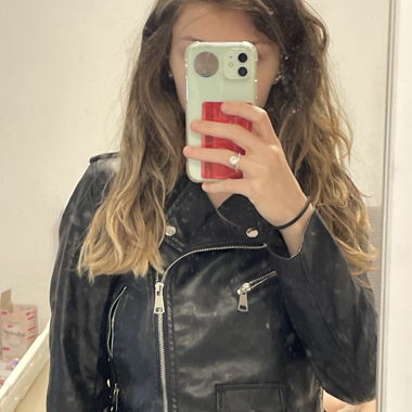 Schwarze Lederjacke