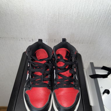 NIKE JORDAN