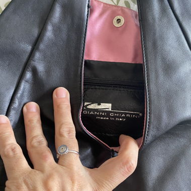 Gianni Chiarini Hobo‑Bag aus schwarzem Leder