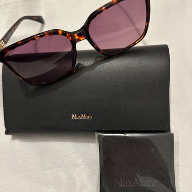 Lunettes de soleil Max Mara neuves 