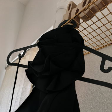 Langes schwarzes Kleid