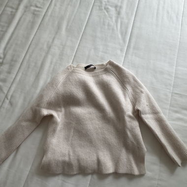 Weisser Pullover aus Wolle