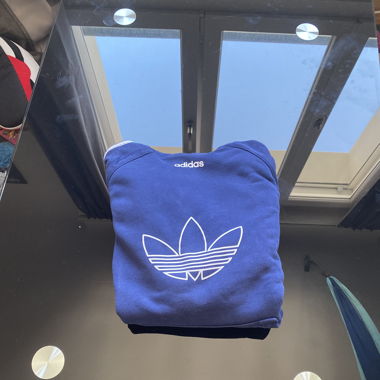 Sweet à capuche Adidas