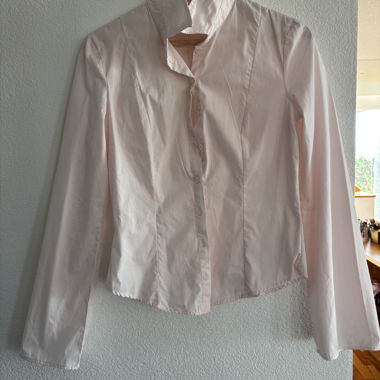 Pale pink fitted long-sleeve shirt