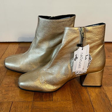 Goldene Stiefeletten mit Absatz Sixtyseven