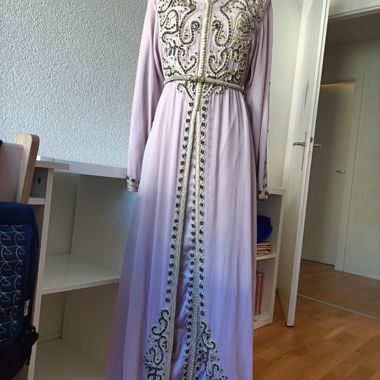 Manifique Caftan takchita viola ricamato