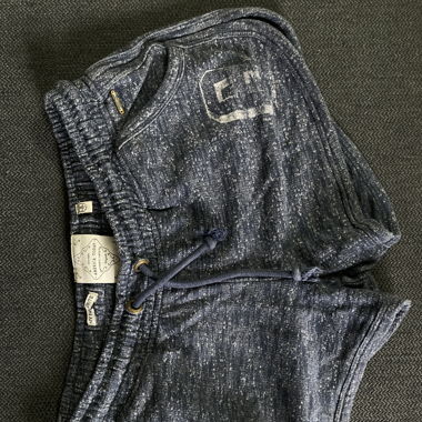 Kurze Stoffhose