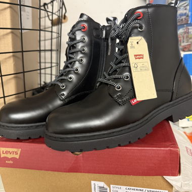 Levis boots size 37