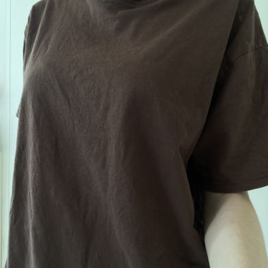 Braunes T-Shirt