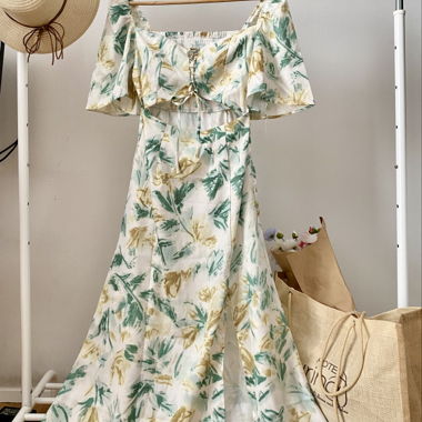 Blumenkleid mit offenen Schultern