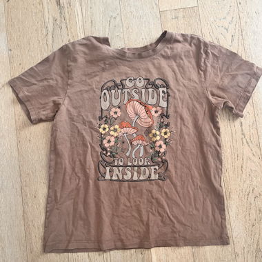T-shirt graphique marron