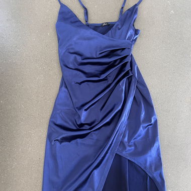 Abito blu in raso
