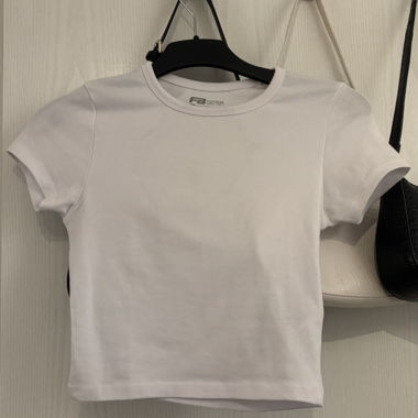 White short-sleeve T-shirt