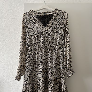 Gemustertes Kleid