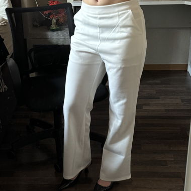Pantaloni bianchi larghi
