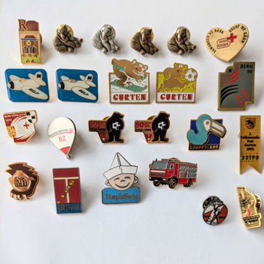 Grosse Kollektion vintage pins aus Bern/Umgebung 