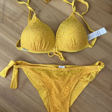 Gelber Bikini