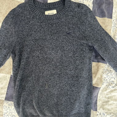 Hollister knit sweater XS