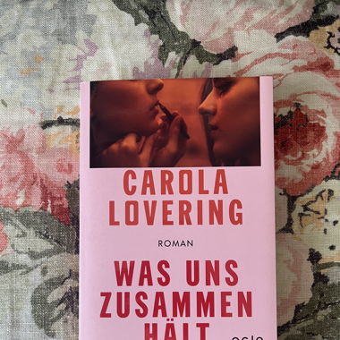 Was uns zusammenhält • Carola Lovering • Buch