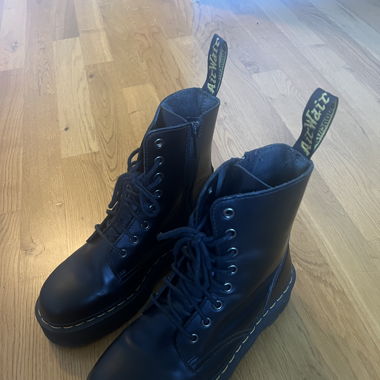 Dr. Martens Jadon