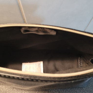 Schwarze Pochette Yves Saint Laurent