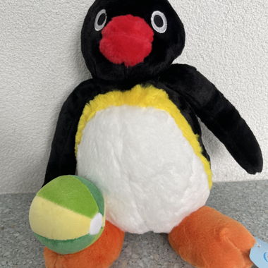 Pingu peluche con palla