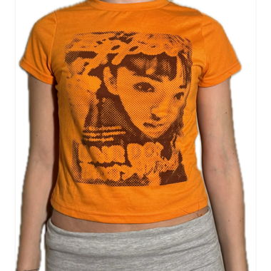 T-shirt arancione con stampa
