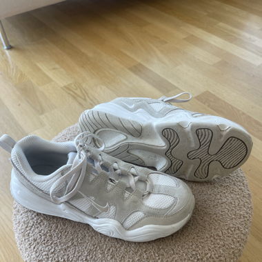 Nike Schuhe 38