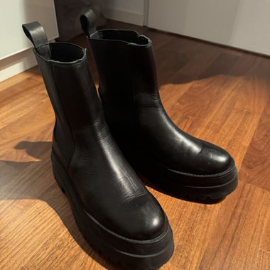 Mrs & Hugs Chelsea Boots - NEW!