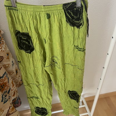 Green patterned chill pants