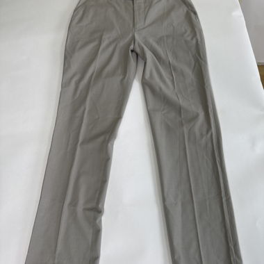 Grau geschnittene Hosen