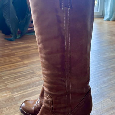 Stivali in pelle marrone con tacco