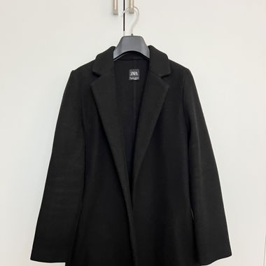 Eleganter schwarzer Mantel