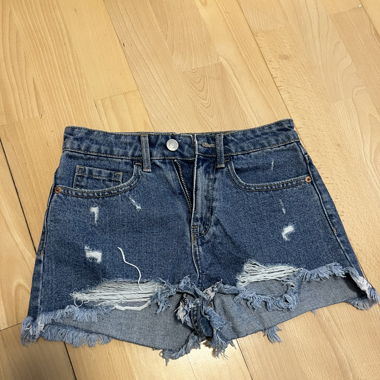 Kurze Jeanshose