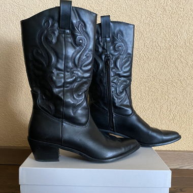 Black Boots