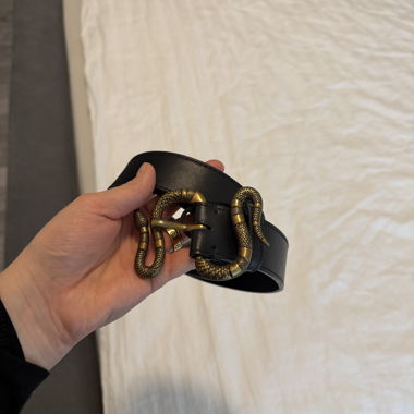 Cintura nera fibbia serpente Gucci