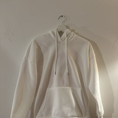 Pulli mit Kapuze und Schrift 