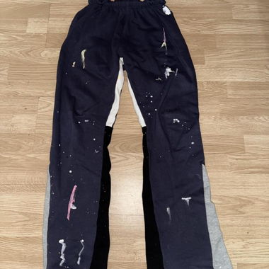 Pantalon de jogging mnml bleu marine avec éclaboussures de peinture S