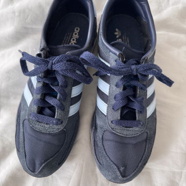 Sneaker Adidas con suola millepiedi