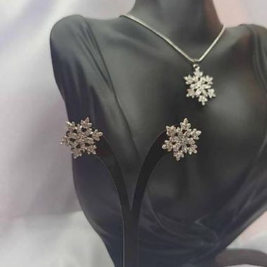 NEW Jewelry Set with Snowflakes