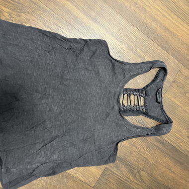Top nero ONLY con dettaglio sul retro